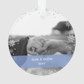 Minimalistisch Unsere ersten Weihnachten Verlobten Ornament (Rückseite)