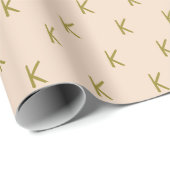 Minimalistisch weichrosa Monogramm Geschenkpapier (Rolleneckpunkt)