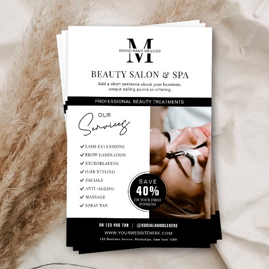 Minimalistisch Wellness-Center Salon Services Busi Flyer
