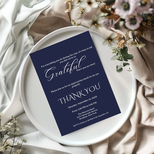 Minimalistische Aufwertung von blauen und weißen S Ankündigung