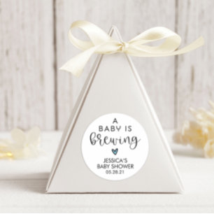 Minimalistische Babydusche Ein Baby wird gebraut Runder Aufkleber