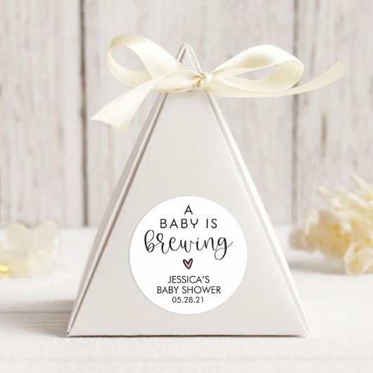 Minimalistische Babydusche Ein Baby wird gebraut Runder Aufkleber