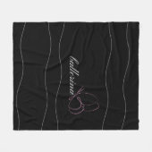 Minimalistische Ballerina und rosa Butterfly Black Fleecedecke (Vorderseite (Horizontal))