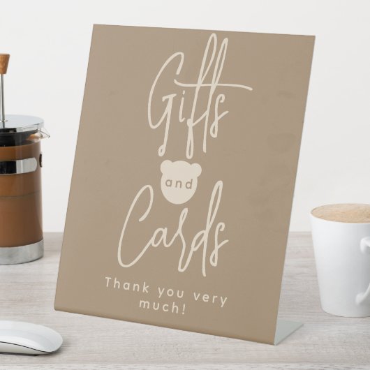 Minimalistische Bärenduschgeschenke und -karten Sockelschild (In Situ)