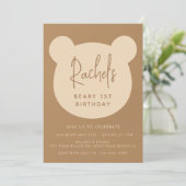 Minimalistische Beary First Birthday Einladung (Stehend Vorderseite)
