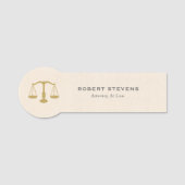 Minimalistische Beige Leinen & Gold Justice Scale Namensschild (Vorderseite)