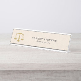 Minimalistische Beige Leinen & Gold Justice Scale Schreibtischnamensplakette