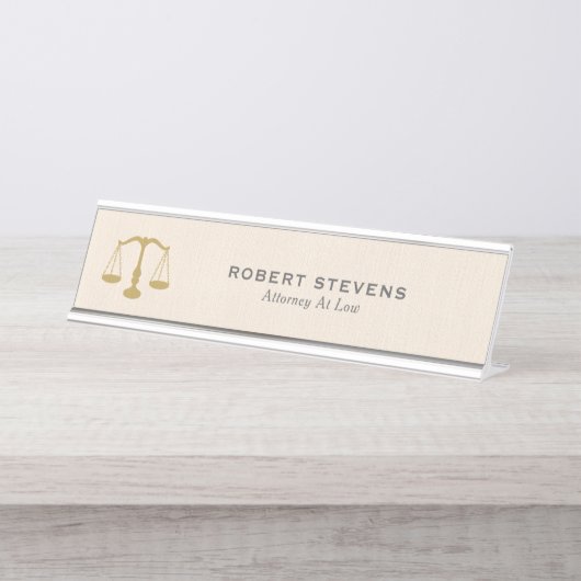 Minimalistische Beige Leinen & Gold Justice Scale Schreibtischnamensplakette (Vorderseite )