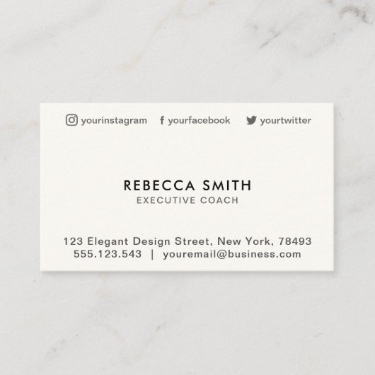 Minimalistische Berufliche Schwarz/Elfenbeinmedien Visitenkarte (Vorderseite)