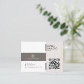 Minimalistische Berufliche Visitenkarte (Stehend Vorderseite)
