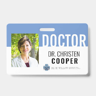 Minimalistische blaue medizinische Doktor-Krankenh Ausweis