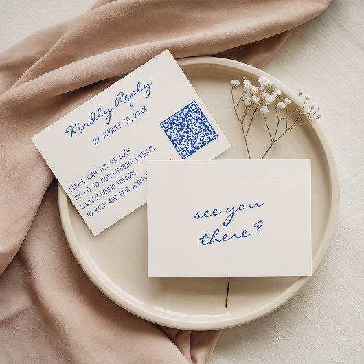 Minimalistische blaue Skript-QR-Code-Hochzeitswebs RSVP Karte
