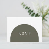 Minimalistische Boho Retro Grün Bogen QR Code RSVP Karte (Stehend Vorderseite)