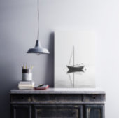Minimalistische Bootfotografie in Monochrom Poster