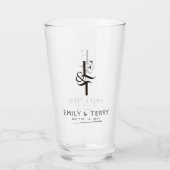 Minimalistische Braut- und Bräutigam-Monogramm-Bie Glas (Rückseite)
