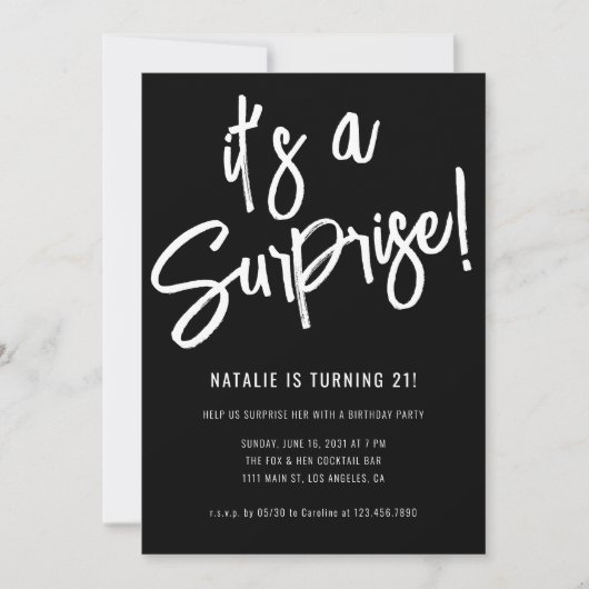 Minimalistische Brush-Script-Überraschung Geburtst Einladung (Vorderseite)
