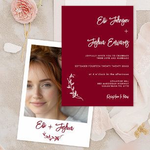 Minimalistische Burgundy Foliage Motif Wedding Einladung