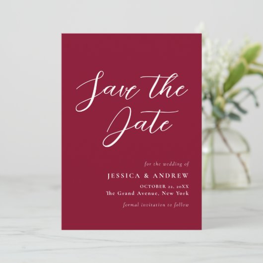 Minimalistische Burgundy Red & White Simple Weddin Save The Date (Stehend Vorderseite)