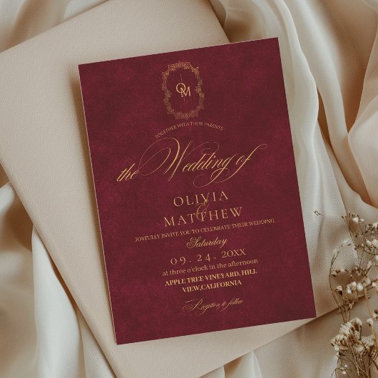 Minimalistische Burgundy Velvet Script Wedding Einladung