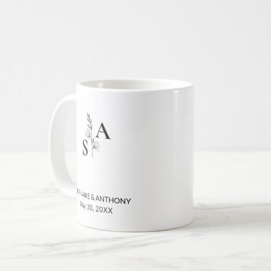 Minimalistische BW-Monogramm-Wildblume Kaffeetasse (Vorderseite Links)