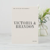 Minimalistische Chic Typografie Moderne Hochzeit Save The Date (Stehend Vorderseite)