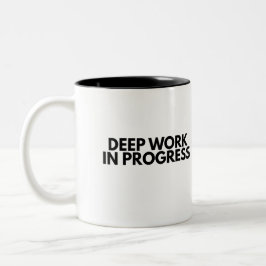 Minimalistische Deep Work In Progress Bürotypograf Zweifarbige Tasse