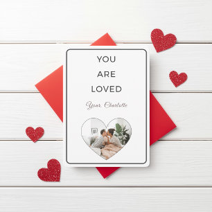 Minimalistische Du wirst geliebt Valentinstag Foto Feiertagskarte