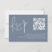 Minimalistische Dusty Blue Script QR Code Hochzeit RSVP Karte (Vorderseite)