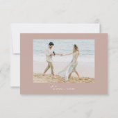 Minimalistische Dusty Rose QR Code Hochzeitsseite RSVP Karte (Rückseite)