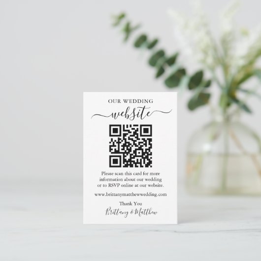 Minimalistische einfache Hochzeitwebsite QR Begleitkarte (Stehend Vorderseite)