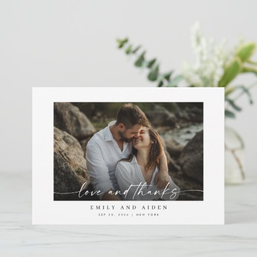 Minimalistische einfache Liebe und Dank Hochzeitss Dankeskarte (Stehend Vorderseite)