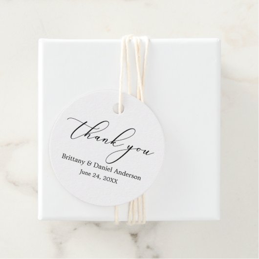 Minimalistische Elegance Calligraphy Wedding Round Geschenkanhänger (Beispiel)