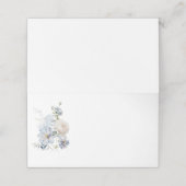 Minimalistische Elegant Dusty Blue Floral Wedding Platzkarte (Außenseite Aufgefaltet)