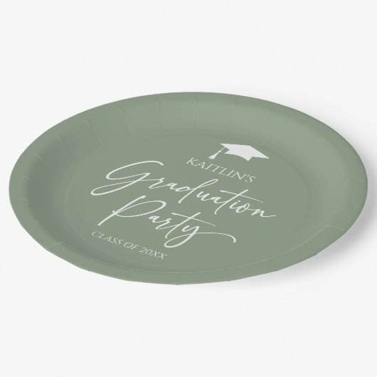 Minimalistische Elegant Sage Green Graduation Part Pappteller (Schrägansicht)