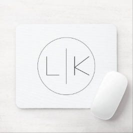 Minimalistische Elegante Initialen in Schwarz auf Mousepad