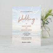 Minimalistische, elegante Script Foto Beach Weddin Folieneinladung (Stehend vorne)