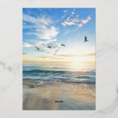 Minimalistische, elegante Script Foto Beach Weddin Folieneinladung (Rückseite)