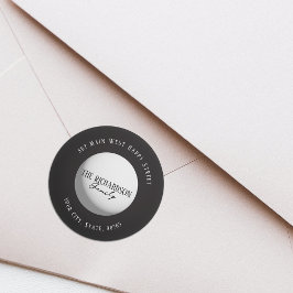 Minimalistische Familienname in Schwarz und Weiß Runder Aufkleber