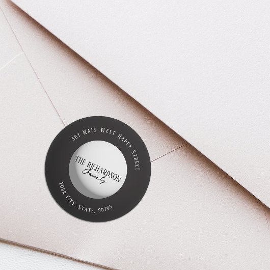 Minimalistische Familienname in Schwarz und Weiß Runder Aufkleber