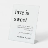 Minimalistische fette Liebe ist süßes Dessertzeich Sockelschild (Vorderseite)