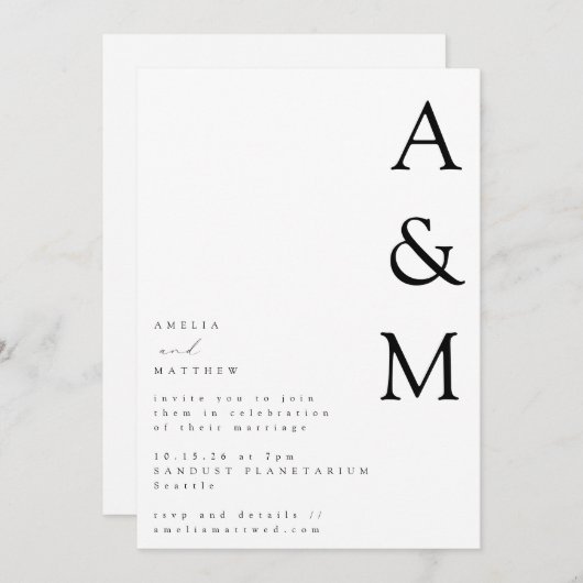 Minimalistische fette White Monogram Typografy Wed Einladung (Vorne/Hinten)