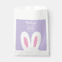 Minimalistische, flauschige Babydusche Geschenktütchen