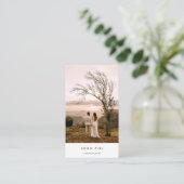 Minimalistische Freelance Wedding Fotograf Qr Visitenkarte (Stehend Vorderseite)