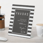 Minimalistische Gastgeschenk Hochzeit in Schwarz u Sockelschild (In SItu)