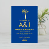 Minimalistische Goldpalm Tree Blue Wedding Folieneinladung (Stehend vorne)