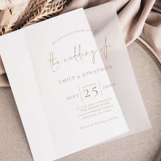 Minimalistische Goldtext-Overlay-Hochzeit Pergament Einladungen