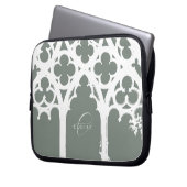 Minimalistische gotische Fensterkalligraphie Laptopschutzhülle (Vorderseite Links)