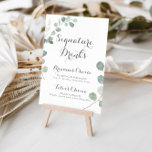 Minimalistische Grünpflanzen Eukalyptus Signature  Poster<br><div class="desc">Dieses minimalistisch grüne Eukalyptus-Signatur Drinks Poster ist perfekt für eine rustikale Hochzeit. Das Design zeichnet sich durch Aquarellfarben elegante grüne Eukalyptus-Blätter aus. Personalisieren Sie das Schild mit den Namen der Braut und des Bräutigams und ihrer Lieblingsgetränke Wahl.</div>