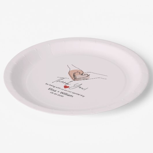 Minimalistische Hand Heart Gesture Wedding Guest G Pappteller (Schrägansicht)