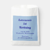 Minimalistische hellblaue Geburtstagsgeschenktüten Geschenktütchen (Vorderseite)